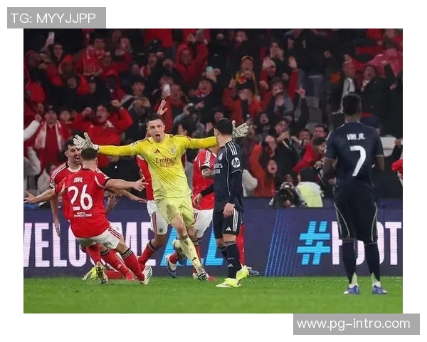 欧冠激战曼联主场狂胜莱比锡五球大捷全场沸腾