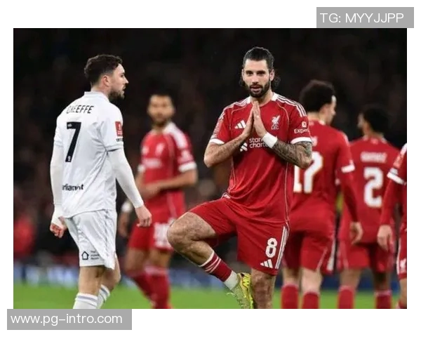 足总杯精彩对决：里昂与利物浦激战成平局逆转瞬间引发全场热潮