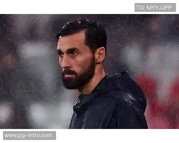 世界杯焦点战皇马与本菲卡平局红牌事件引发全场热议与数据分析